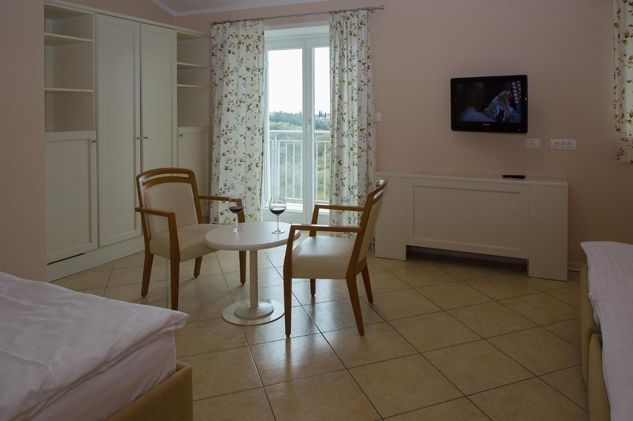 Hotel Kozana Dobrovo Exteriör bild