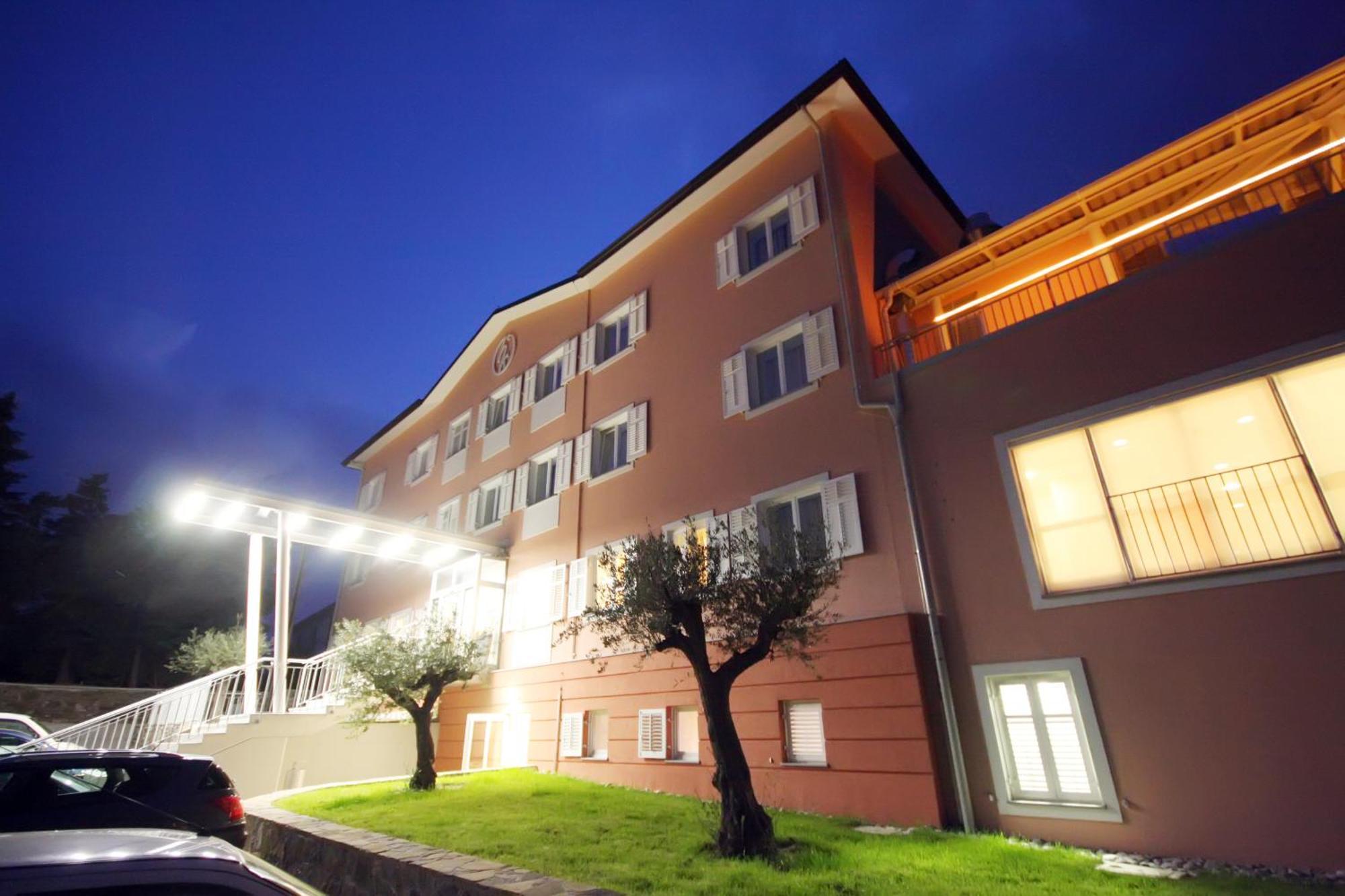 Hotel Kozana Dobrovo Exteriör bild