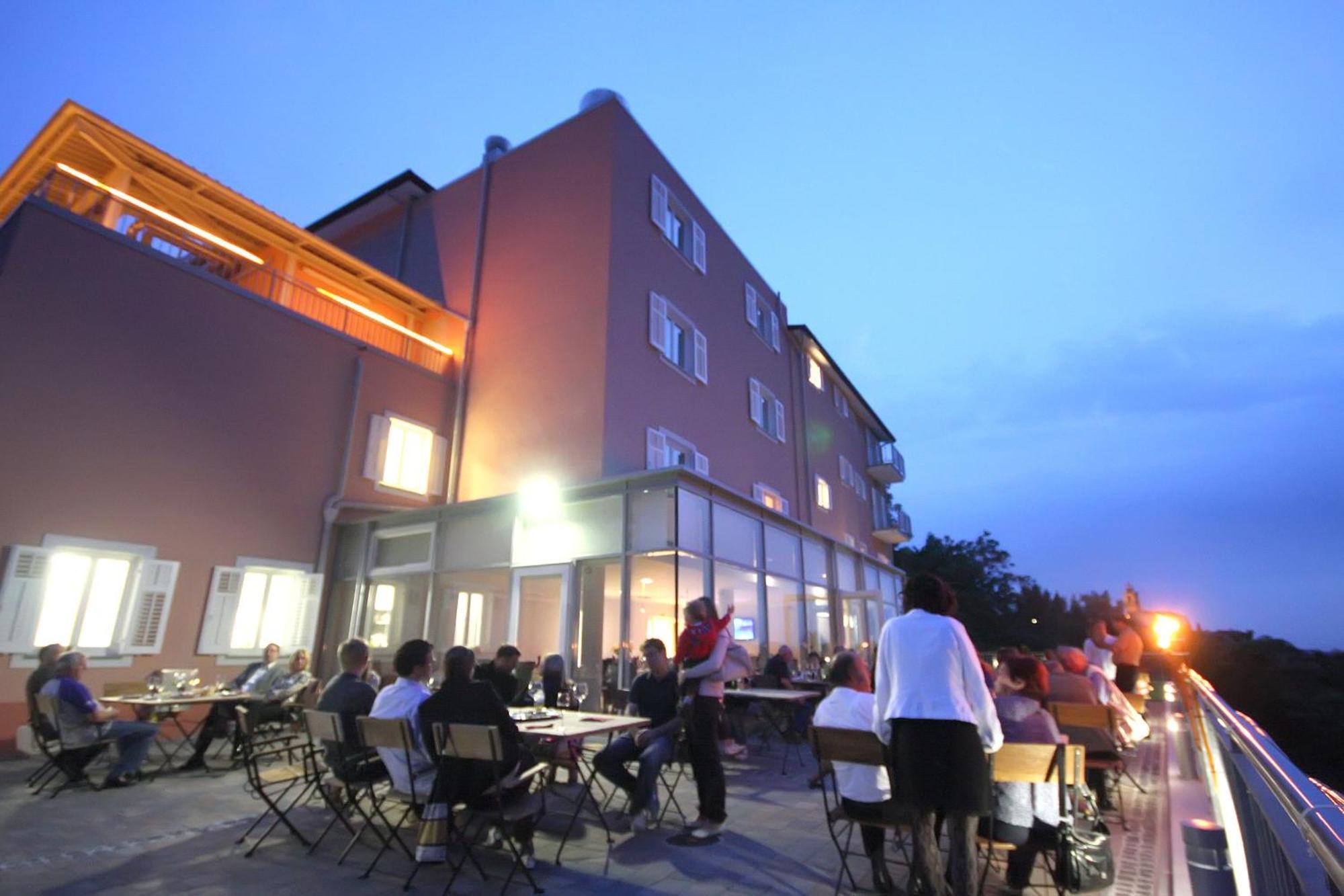 Hotel Kozana Dobrovo Exteriör bild